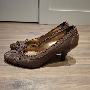Women's Brown Handmade Italian Leather Heels with Bow Detail (Size EU 38/US 7.5)